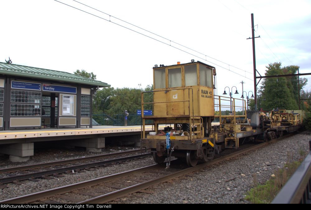 CSX 912400 brings up the rear of rail train W029